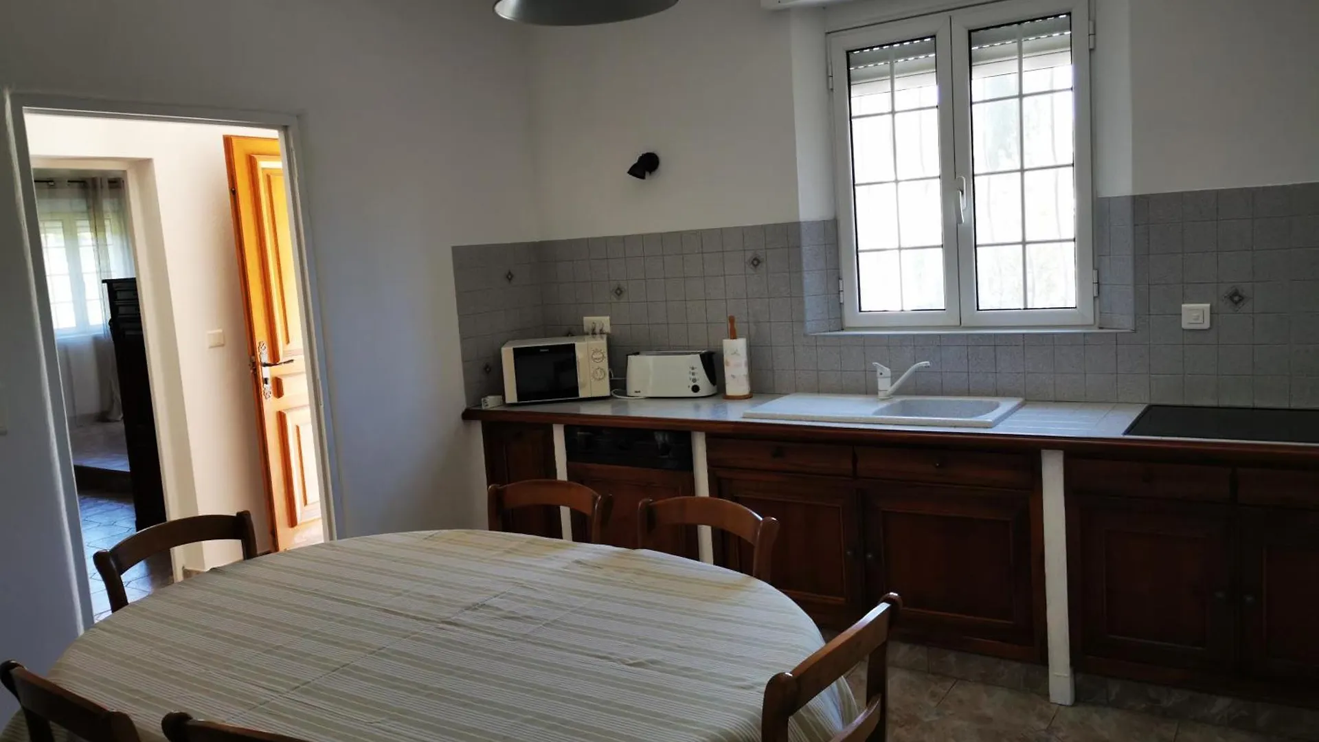 Holiday home Aux Portes Du Luberon Cheval-Blanc